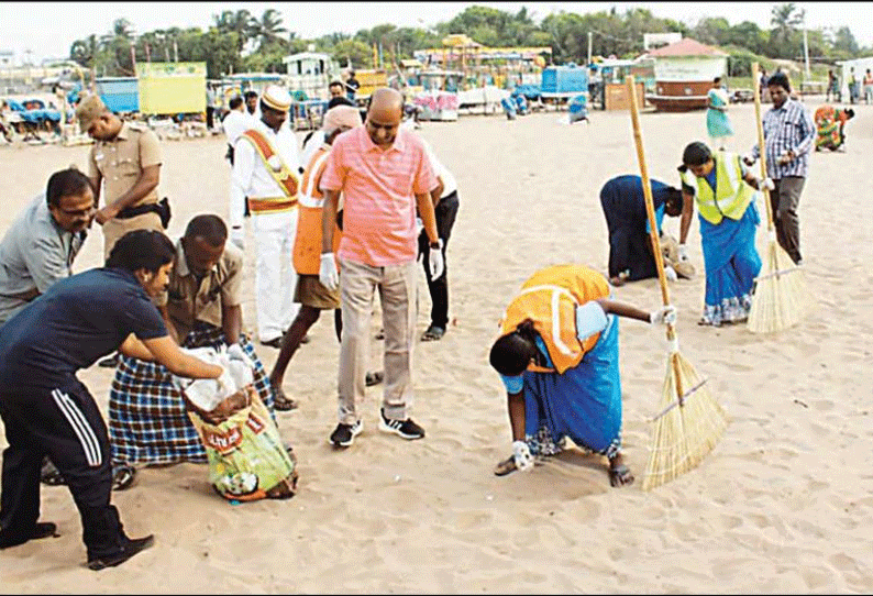 கடலூர் சில்வர்பீச்சில் துப்புரவு பணி கலெக்டர் அன்புசெல்வன் ஆய்வு