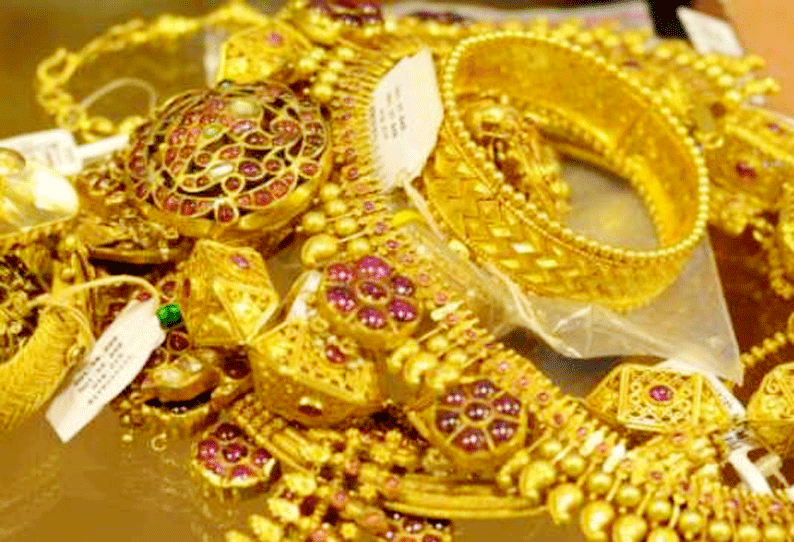 புதுக்கோட்டை வங்கியில் 13¾ கிலோ தங்க நகைகள் மாயமான வழக்கில் பலருக்கு தொடர்பு? போலீசார் விசாரணை தீவிரம் புதுக்கோட்டை வங்கியில் 13¾ கிலோ தங்க நகைகள் மாயமான வழக்கில் பலருக்கு தொடர்பு? போலீசார் விசாரணை தீவிரம்