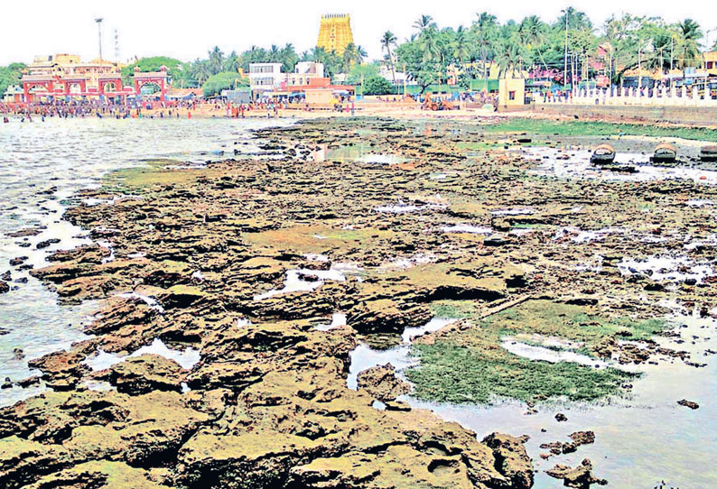 ராமேசுவரத்தில் கடல் உள்வாங்கியது தனுஷ்கோடியில் சீற்றமாக காணப்பட்டது