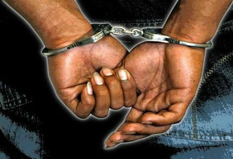 கள் தயாரிக்க பயன்படுத்தி வந்த ரூ.70 லட்சம் ரசாயனம் பறிமுதல் தொழிற்சாலை உரிமையாளர் கைது கள் தயாரிக்க பயன்படுத்தி வந்த ரூ.70 லட்சம் ரசாயனம் பறிமுதல் தொழிற்சாலை உரிமையாளர் கைது