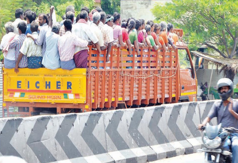 திருப்பூர் மாநகரில் சரக்கு வாகனங்களில் தொடரும் விபரீத பயணம் கண்டுகொள்ளாமல் இருக்கும் போலீசார்