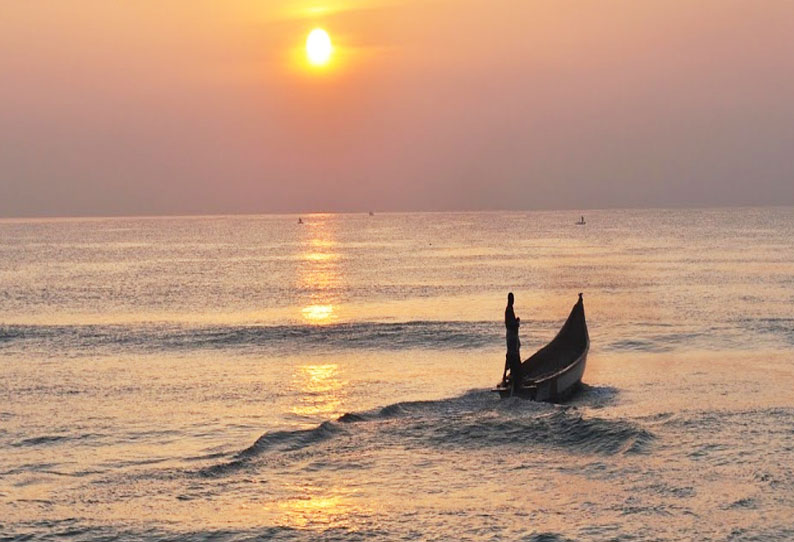 வெளிநாட்டில் மீன்பிடி தொழிலுக்கு சென்ற கணவரின் கதி என்னவென்று தெரியாமல் தவிக்கும் பெண்