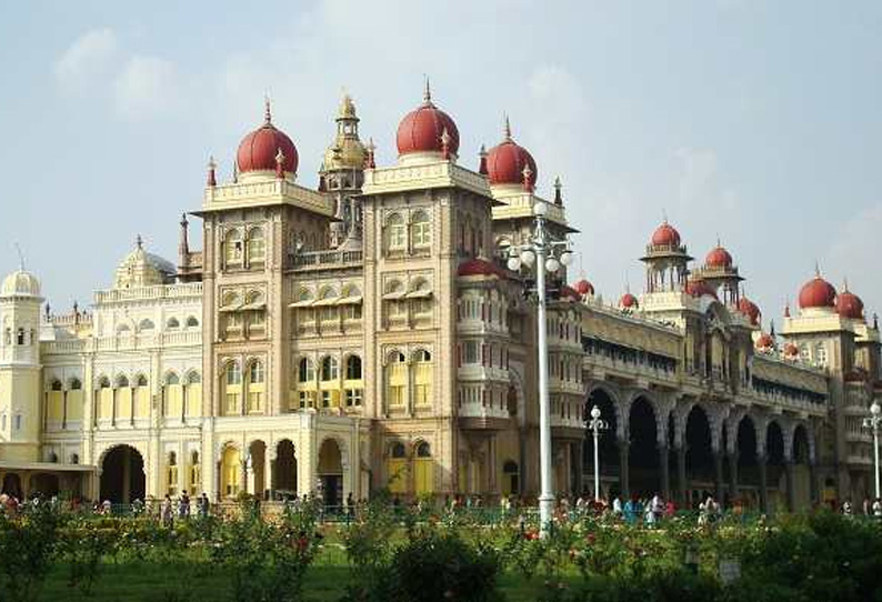 மைசூரு அரண்மனைக்கு வெடிகுண்டு மிரட்டல் மர்ம நபருக்கு போலீஸ் வலைவீச்சு