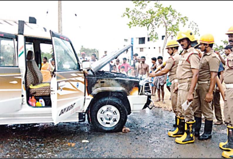 சிதம்பரத்தில் பரபரப்பு, ஓடும் காரில் திடீர் தீ - நடுவழியில் நிறுத்திவிட்டு டிரைவர் ஓட்டம்