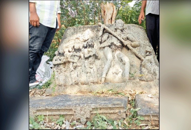 ஸ்ரீவில்லிபுத்தூர் அருகே 15-ம் நூற்றாண்டுக்கு முந்தைய நடுகற்கள் கண்டெடுப்பு