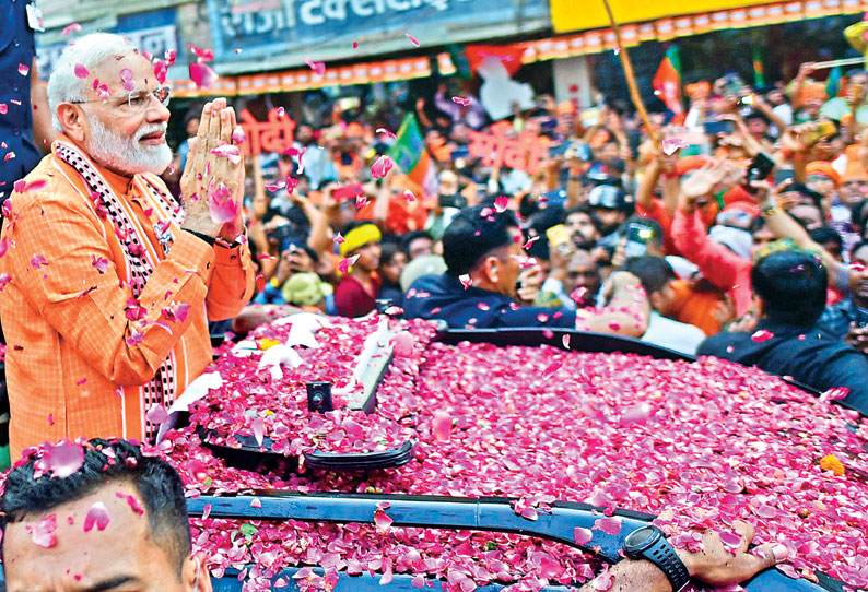 பா.ஜனதா 302 தொகுதிகளில் வெற்றி தனிப்பெரும்பான்மையுடன் ஆட்சி : மோடி மீண்டும் பிரதமர் ஆகிறார் 201905240552038945_BJPs-victory-in-302-seats-Narendra-Modi-becomes-PM-again_SECVPF