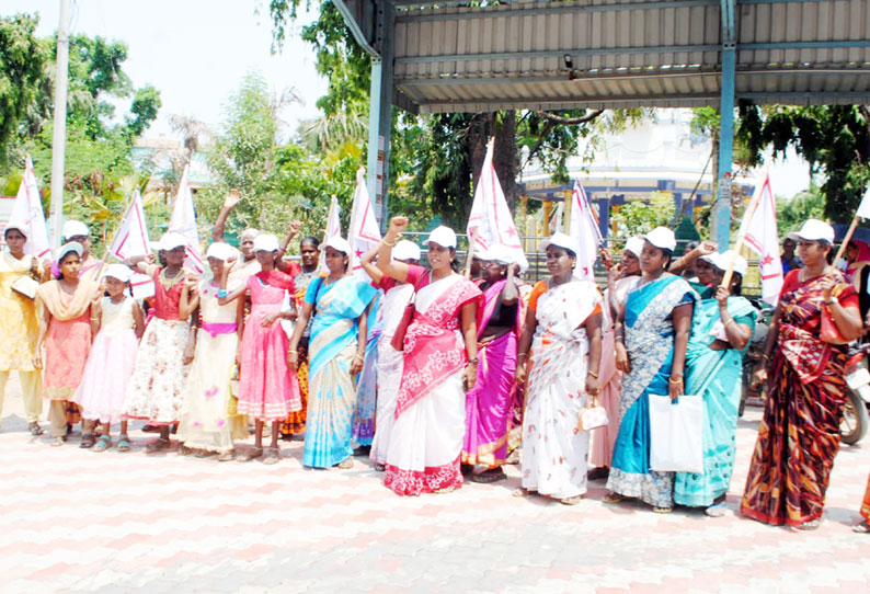 குடிநீர் தட்டுப்பாட்டை போக்கக்கோரி மாதர் சங்கத்தினர் ஆர்ப்பாட்டம்