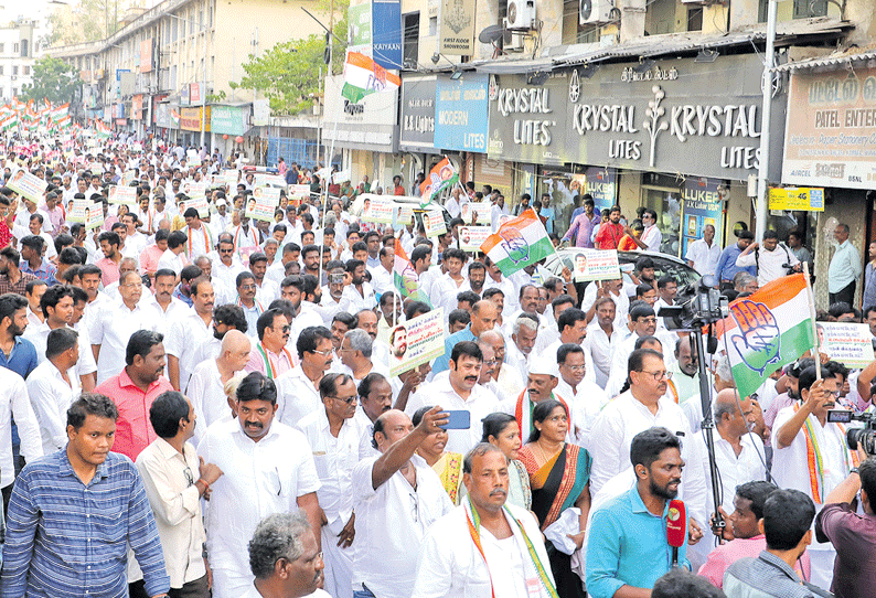 ராகுல்காந்தி பதவி விலக கூடாது என வலியுறுத்தி சென்னையில் காங்கிரசார் பேரணி 2 மாவட்ட நிர்வாகிகள் தீக்குளிக்க முயன்றதால் பரபரப்பு