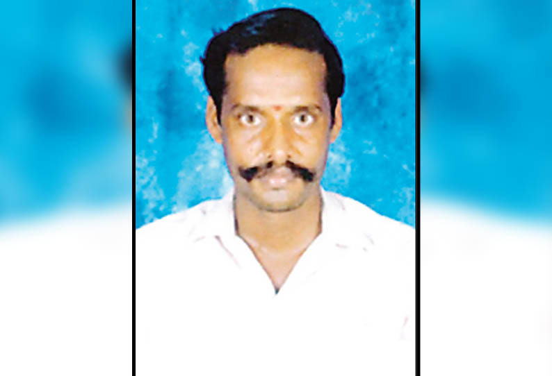 மின்னல் தாக்கி தொழிலாளி பலி, மேலும் 3 பேர் மருத்துவமனையில் அனுமதி