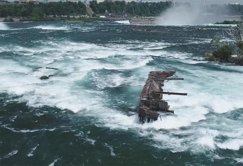 நயாகரா ஆற்றில் 100 ஆண்டுகளுக்கு முன் மூழ்கிய படகு வெளியே வந்தது 201911060400586934_The-boat-sank-100-years-ago-on-the-Niagara-River_SECVPF