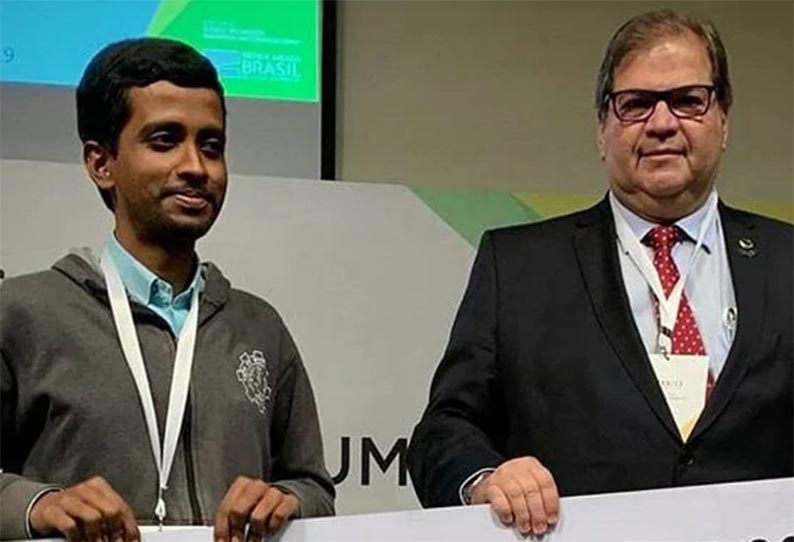 பிரிக்ஸ் இளம் கண்டுபிடிப்பாளருக்கான முதல் பரிசை   பெற்றார் ரவி பிரகாஷ்  201911140257298333_Indian-youth-scientist-wins-Rs-18-lakh-prize-in-Brazil_SECVPF