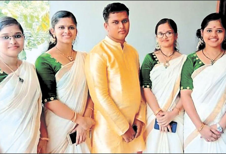 கேரளாவில் ருசிகரம்: ஒரே பிரசவத்தில் பிறந்த 4 பெண்களுக்கு ஒரே நாளில் திருமணம்