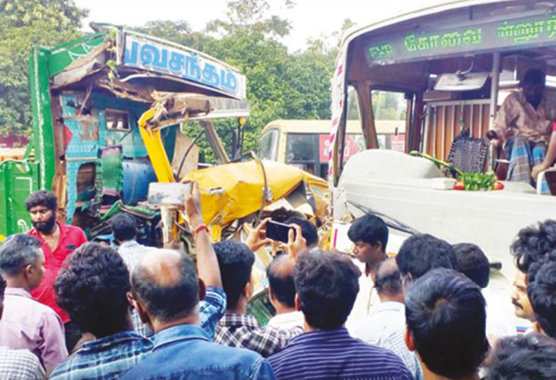 பெரியநாயக்கன்பாளையத்தில் பஸ்-லாரி நேருக்கு நேர் மோதல்; 5 பேர் காயம்