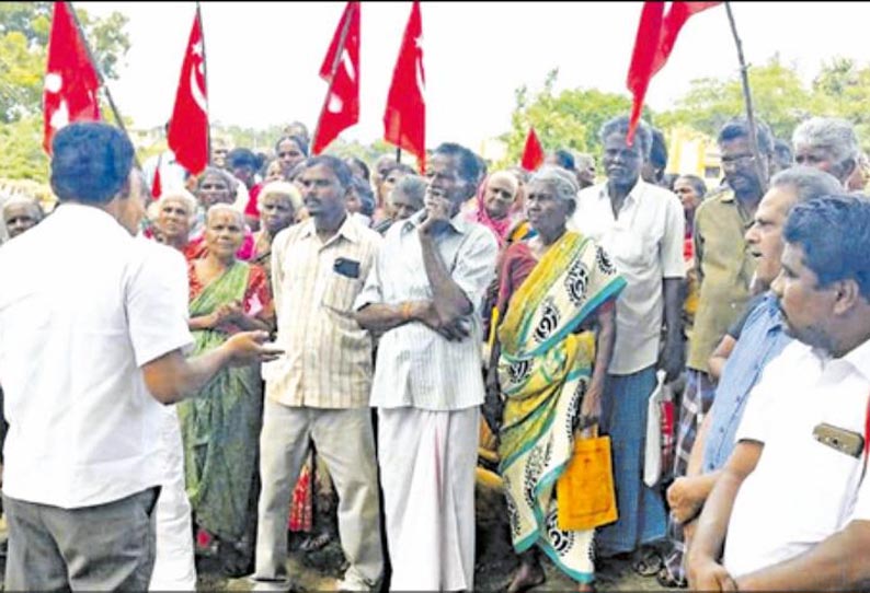 இலவச வீட்டுமனை பட்டா கேட்டு, தென்காசி தாலுகா அலுவலகத்தை கம்யூனிஸ்டு கட்சியினர் முற்றுகை