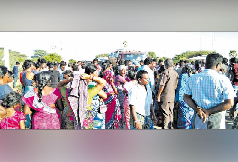 திசையன்விளை அருகே கார்-மோட்டார் சைக்கிள் மோதல்; புதுமாப்பிள்ளை பலி