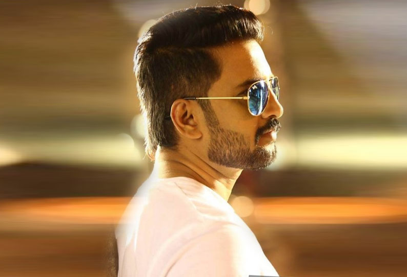 Actor Santhanam HD Photos and Wallpapers August 2022 - Gethu Cinema