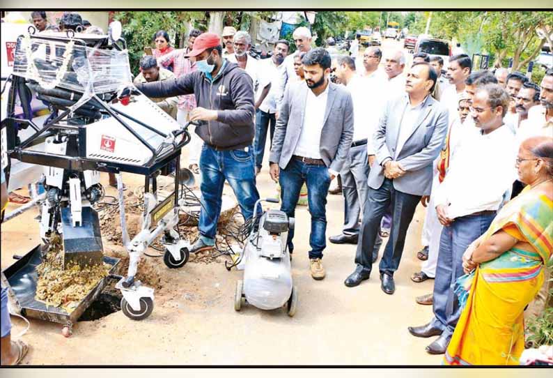 பாதாள சாக்கடை குழியில் அடைப்புகளை அகற்ற தஞ்சை மாநகராட்சிக்கு ரூ.48 லட்சத்தில் ரோபோ எந்திரம் - கலெக்டர் தொடங்கி வைத்தார்