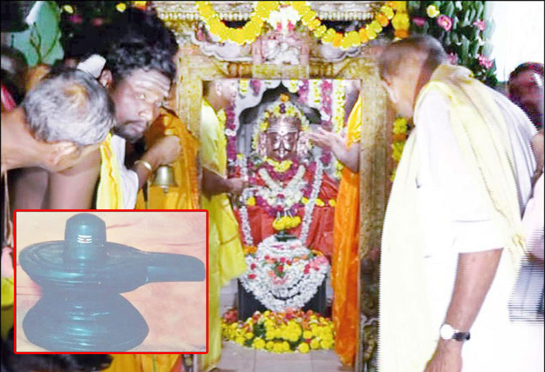வங்கியில் அடமானம் வைக்கப்பட்டிருந்த அபூர்வ மரகத லிங்கம் 22 ஆண்டுகளுக்கு பிறகு மீட்பு தாலுகா கருவூலத்தில் வைக்கப்பட்டது