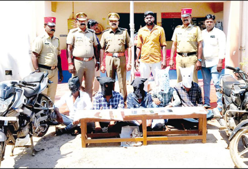 தொழிலாளி மீது கொலை வெறி தாக்குதல்: கைதான 5 பேர் சிறையில் அடைப்பு