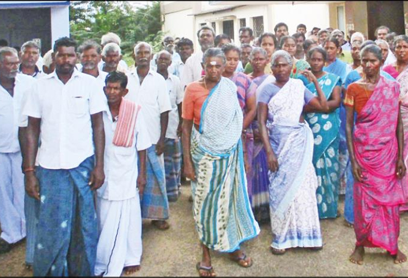 விவசாய நிலத்தில் கலெக்டர் அலுவலகம் அமைக்க எதிர்ப்பு தெரிவித்து தென்காசி உதவி கலெக்டர் அலுவலகத்தை விவசாயிகள் முற்றுகை