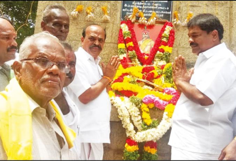 கயத்தாறில் நினைவு தினம்: வீரபாண்டிய கட்டபொம்மன் சிலைக்கு அமைச்சர் கடம்பூர் ராஜூ மரியாதை