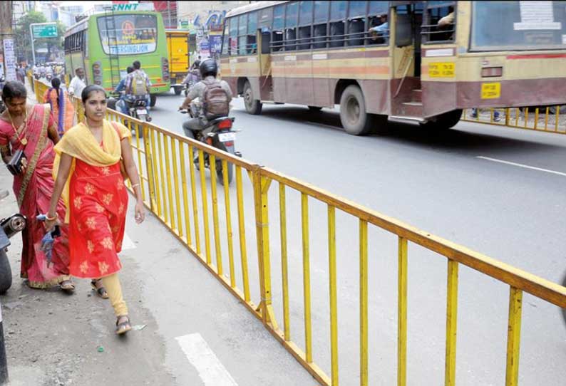 தீபாவளி பண்டிகையையொட்டி திருப்பூரில் போக்குவரத்து நெரிசலை குறைக்க நடவடிக்கை; மாநகர் பகுதிகளில் போலீசார் கண்காணிப்பு