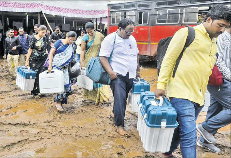 288 தொகுதிகளுக்கு ஒரே கட்டமாக தேர்தல் மராட்டிய சட்டசபைக்கு இன்று வாக்குப்பதிவு பாதுகாப்புக்காக 3 லட்சம் போலீசார் குவிப்பு