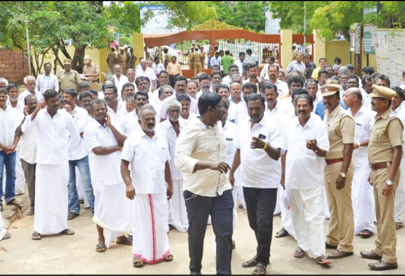 தேசிய கடல் மீன்பிடிப்பு மசோதாவை மறுபரிசீலனை செய்ய வேண்டும் - குறைதீர்க்கும் கூட்டத்தில் மீனவர் சங்கத்தினர் கோரிக்கை