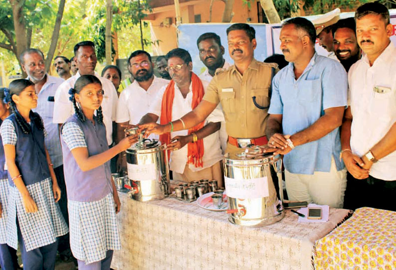 பள்ளி மாணவர்களுக்கு நிலவேம்பு கசாயம்