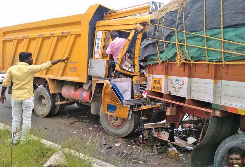 திருமங்கலம் அருகே நின்ற லாரி மீது மற்றொரு லாரி மோதி கிளீனர் சாவு