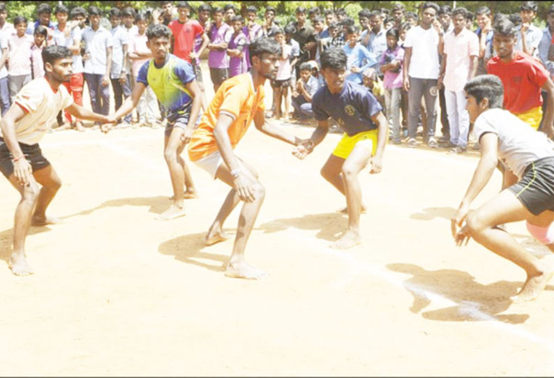 மாவட்ட அளவிலான மாதாந்திர விளையாட்டு போட்டிகள் 700-க்கும் மேற்பட்டோர் பங்கேற்பு