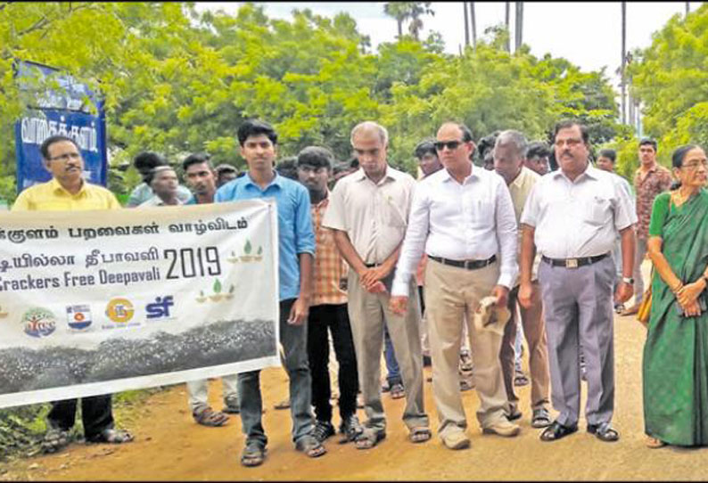 கடையம் அருகே வாகைக்குளம் வரும் பறவைகளை பாதுகாக்க ‘வெடியில்லா தீபாவளி’ விழிப்புணர்வு ஏற்படுத்த பேரணி