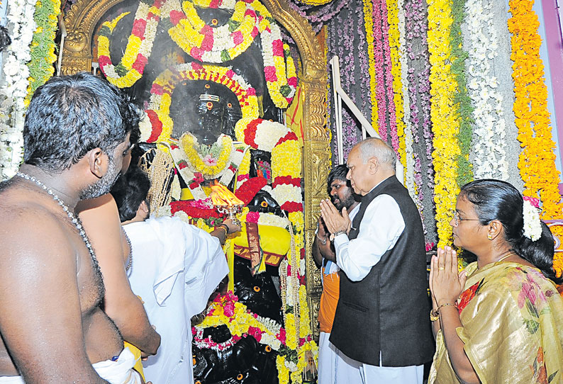 கோவிந்தவாடி கோவிலில் குருபெயர்ச்சி விழா - திரளான பக்தர்கள் குவிந்தனர்