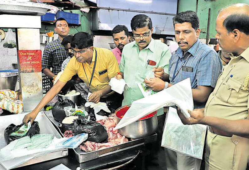 சமூக வலைதளங்களில் வெளியான வீடியோ காட்சி: புதுப்பேட்டையில் உணவகத்துக்கு ‘சீல்’ சுகாதாரமற்ற இறைச்சி - பிளாஸ்டிக் பைகள் பறிமுதல்