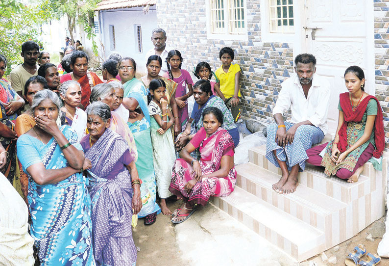 ‘வாழ்ந்தால் அவருடன் தான் வாழ்வேன்’ என கூறி காதலன் வீட்டு முன்பு பட்டதாரி பெண் தர்ணா