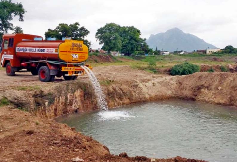 விநாயகர் சிலைகளை கரைக்க 200 லாரி தண்ணீர் ஊற்றி குட்டை நிரப்பப்படுகிறது