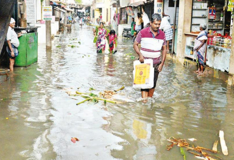 தஞ்சையில் பலத்த மழை: வீதிகளில் கழிவுநீர் ஓடியதால் மக்கள் அவதி