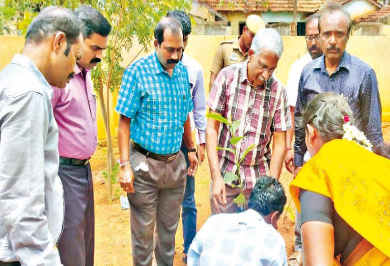 காளையார்கோவில் ஒன்றிய பகுதியில் வளர்ச்சி திட்ட பணிகள் - கண்காணிப்பு அலுவலர் ஆய்வு