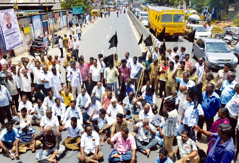 கடலூரில் போக்குவரத்து தொழிலாளர்கள் சாலை மறியல்