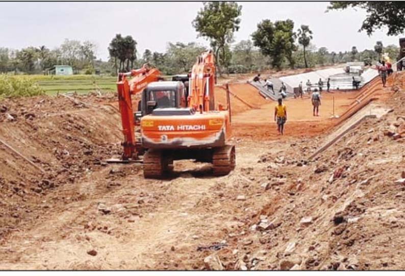 நெல் சாகுபடி பணிகளை தொடங்க வசதியாக வாய்க்கால் சீரமைப்பு பணிகள் விரைந்து முடிக்கப்படுமா?