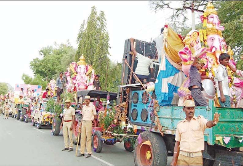 பழனி, வேடசந்தூர் பகுதிகளில், விநாயகர் சிலைகள் ஊர்வலம்