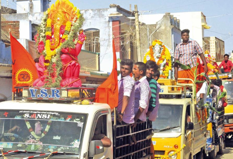 அம்பை, களக்காடு பகுதிகளில் விநாயகர் சிலைகள் ஊர்வலம்