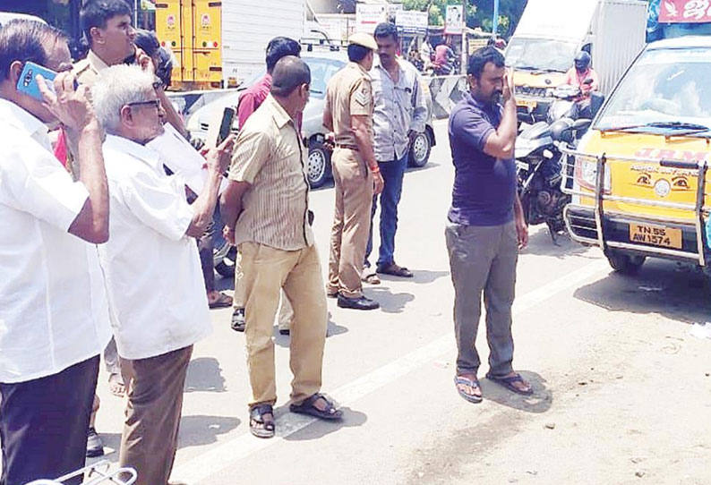 திருப்பூரில் பேனர்கள் அதிரடியாக அகற்றம்; மாநகராட்சி ஆணையாளரிடம் டிராபிக் ராமசாமி புகார்