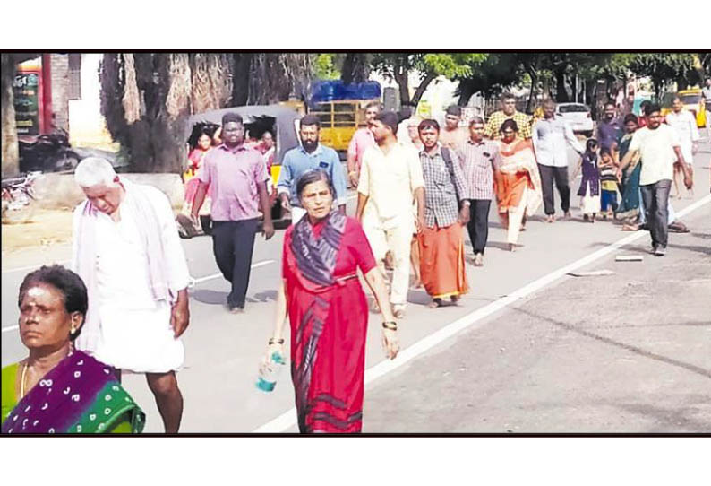 பவுர்ணமியையொட்டி 2-வது நாளாக கிரிவலம் சென்ற பக்தர்கள்