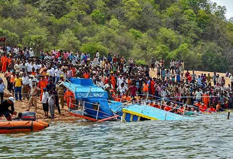 கோதாவரி ஆற்றில் படகு கவிழ்ந்து விபத்து : பலி எண்ணிக்கை 25 ஆக உயர்வு