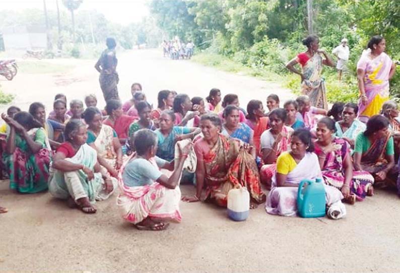 திருமணம் நிச்சயிக்கப்பட்ட பெண் கடத்தல் - நடவடிக்கை எடுக்கக்கோரி உறவினர்கள் சாலை மறியல்