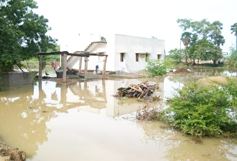 அன்னவாசல், காரையூர், கந்தர்வகோட்டை பகுதிகளில் பலத்த மழை வீடுகளை தண்ணீர் சூழ்ந்ததால் பொதுமக்கள் அவதி