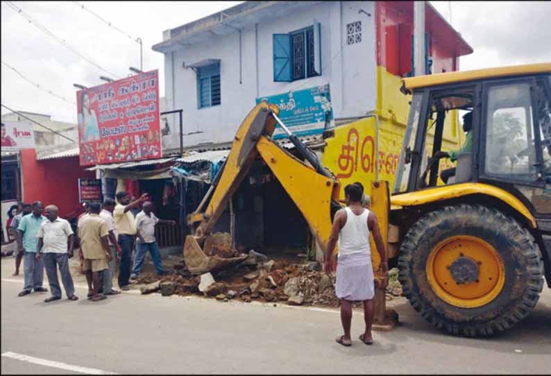 மொடக்குறிச்சி அருகே, ரோட்டோர ஆக்கிரமிப்புகள் அகற்றம் - நெடுஞ்சாலைத்துறை அதிகாரிகள் நடவடிக்கை