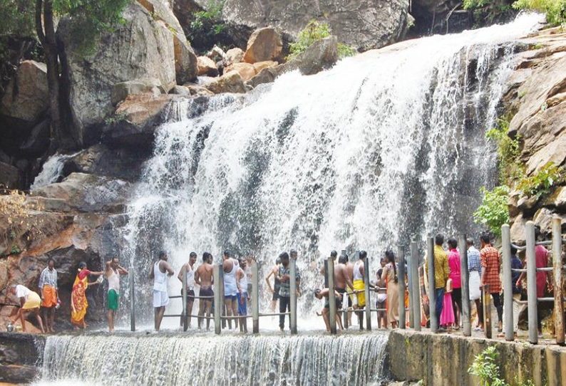 மேற்கு தொடர்ச்சி மலைப்பகுதியில் சாரல் மழை: பஞ்சலிங்க அருவியில் நீர்வரத்து அதிகரிப்பு, சுற்றுலா பயணிகள் உற்சாக குளியல்