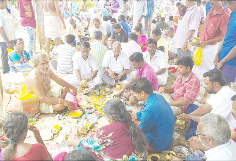 புரட்டாசி அமாவாசையை முன்னிட்டு பல்லவன் குளக்கரையில் முன்னோர்களுக்கு பொதுமக்கள் தர்ப்பணம்